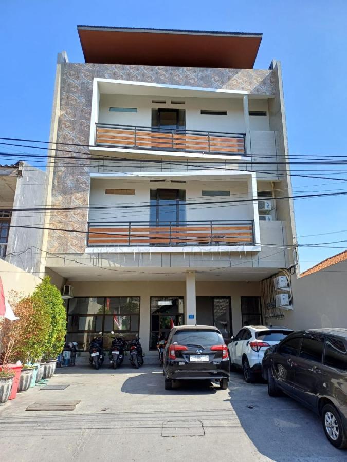 Phoenix Guest House 泗水 外观 照片