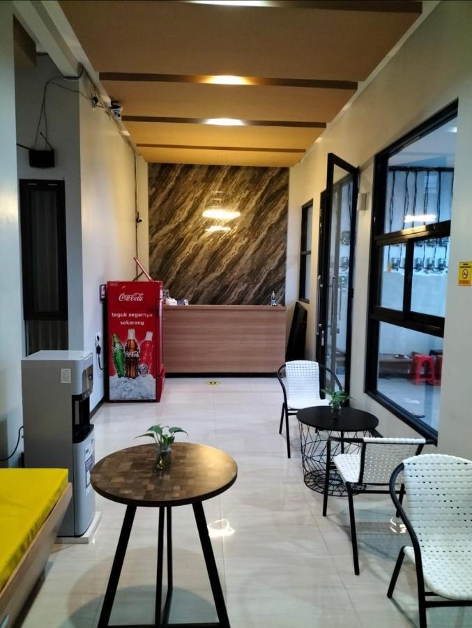 Phoenix Guest House 泗水 外观 照片